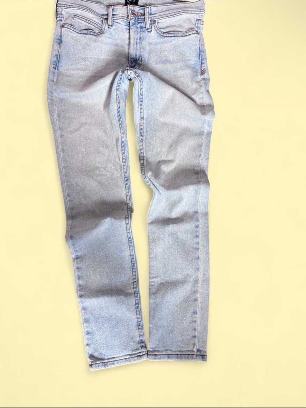 Light Wash Men’s Jeans -